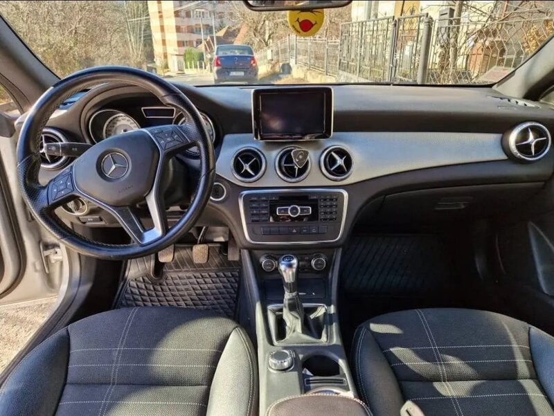 Mercedes-Benz CLA 200